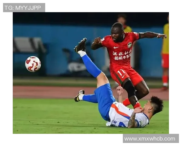 如何在足球比赛中有效防守顶级球星并限制其发挥的策略与技巧